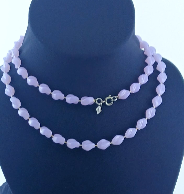 Vintage Signed 1975 Sarah Coventry Lavendar Ice Holiday Bead Necklace