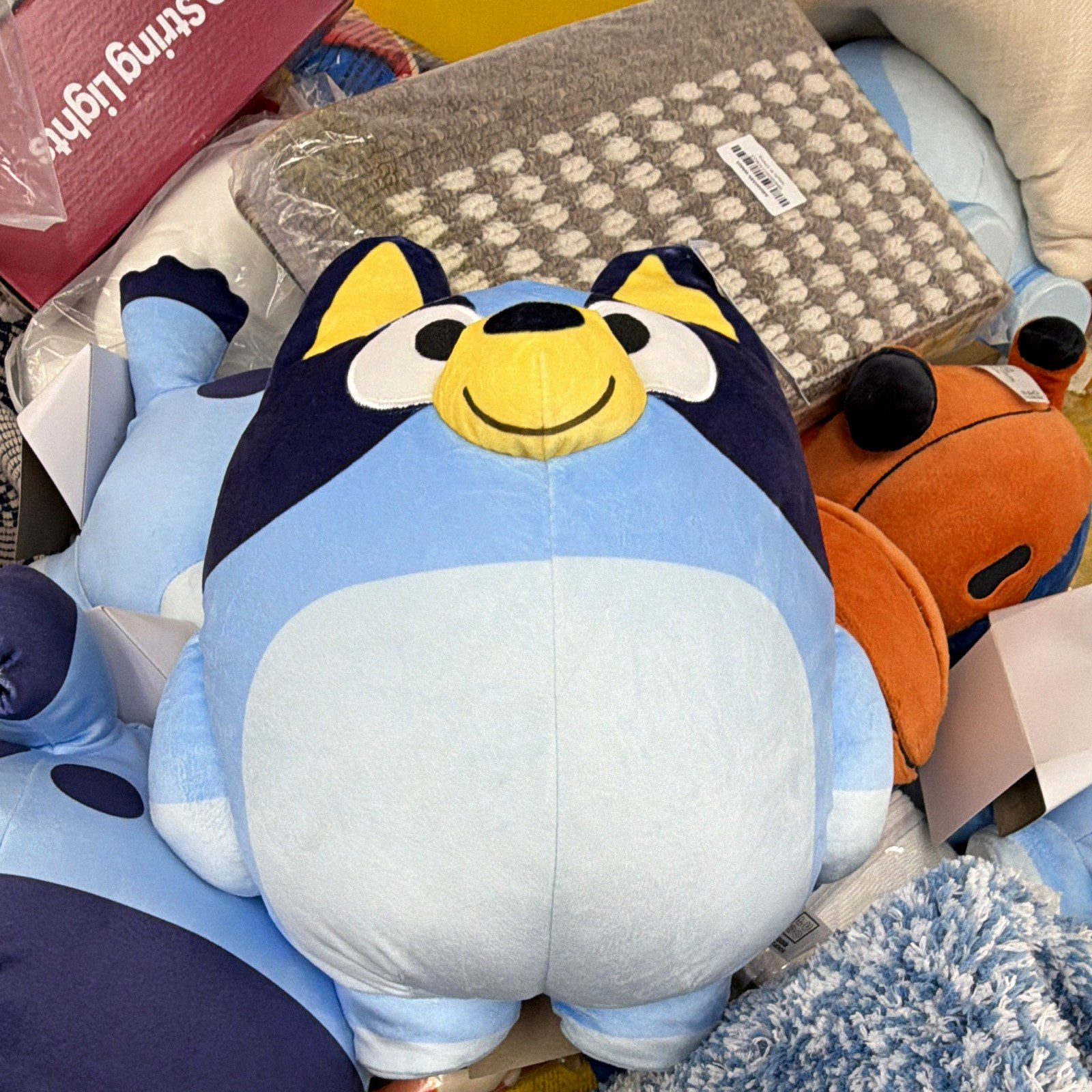 FAO Schwarz x Bluey Bluey Plush Stuffed Animal, Medium 14-24 in, 3+ 2025 FAO Schwarz x Bluey Bluey Plush Stuffed Animal, Medium 14-24 in, 3+ 2025