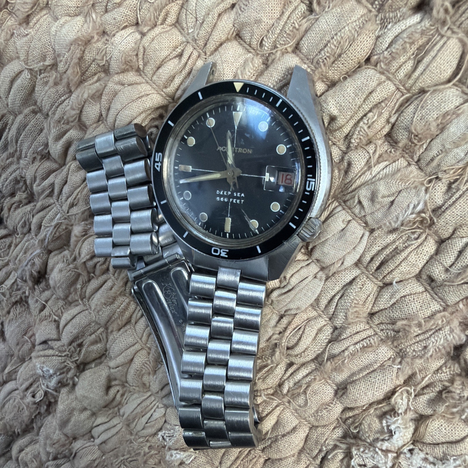 Vintage 1969 Bulova Accutron 666 Feet Deep Sea Stainless Steel band