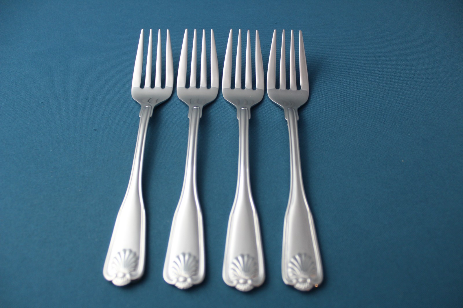 Wallace COQUILLE Salad Forks (Set of 4) 18/8 Stainless Korea NEW 6 1/4\ Wallace COQUILLE Salad Forks (Set of 4) 18/8 Stainless Korea NEW 6 1/4\