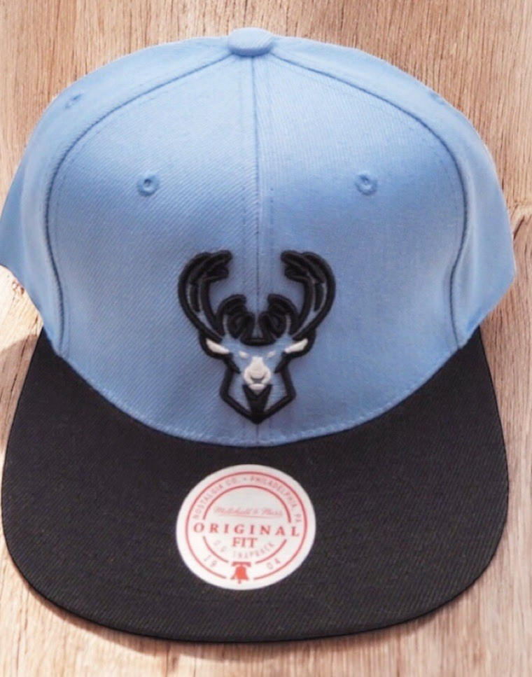 NBA Milwaukee Bucks Mitchell & Ness Men\'s Light Blue/Black Uni Away Snapback EUC NBA Milwaukee Bucks Mitchell & Ness Men\'s Light Blue/Black Uni Away Snapback EUC