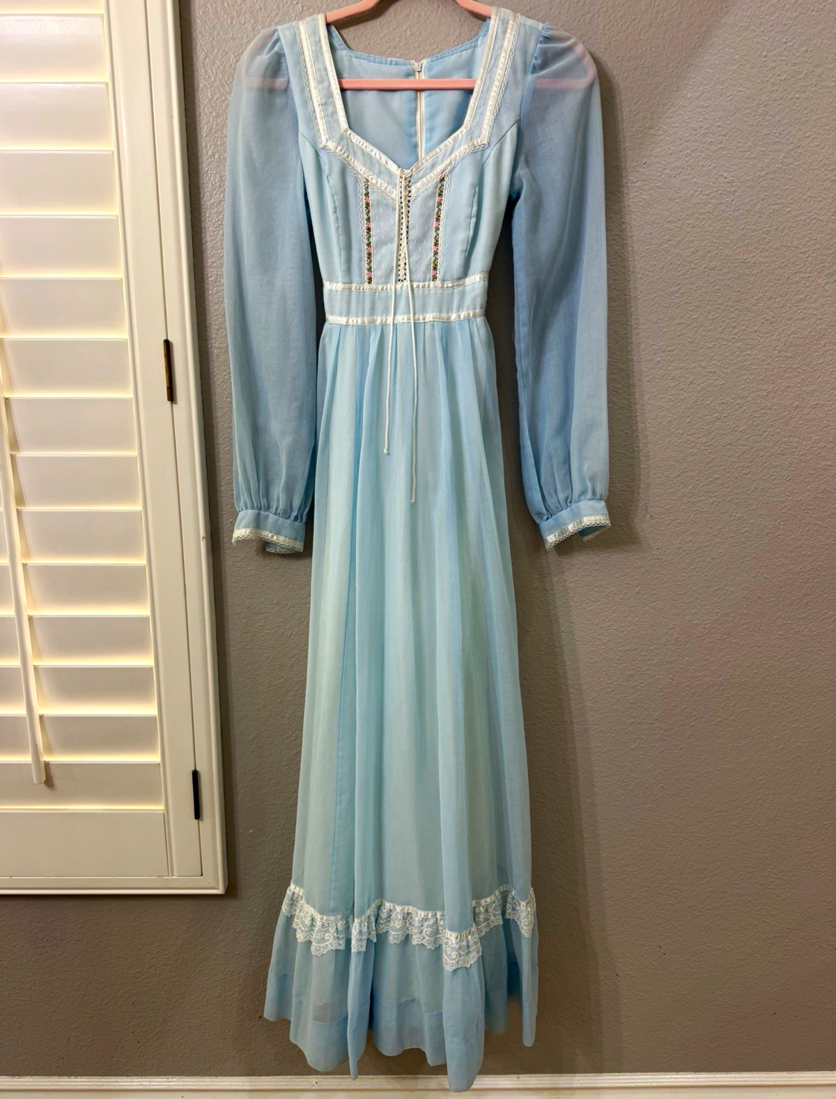Gunne Sax Blue Floral Maxi Prairie Dress S 100% Cotton V-Neck Lace Embroidered Gunne Sax Blue Floral Maxi Prairie Dress S 100% Cotton V-Neck Lace Embroidered