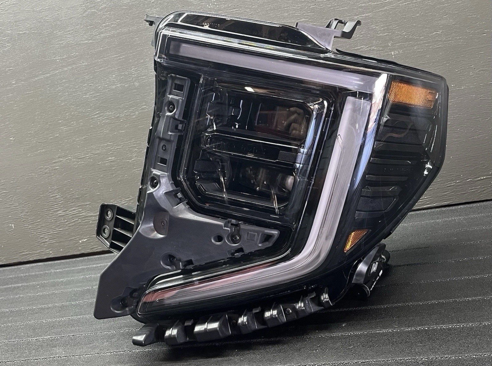 2022-2025 GMC Sierra 1500 Headlight Driver Side LH OEM