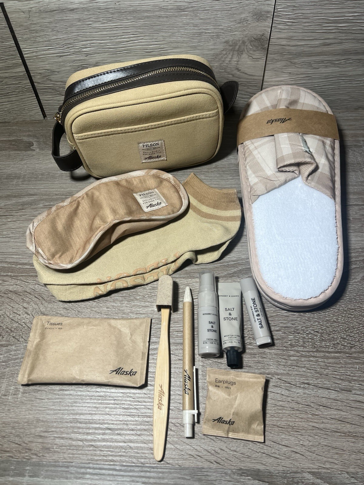 2026 Alaska Airlines x Filson First Class Dopp Kit Amenity Bag W/ slippers NEW