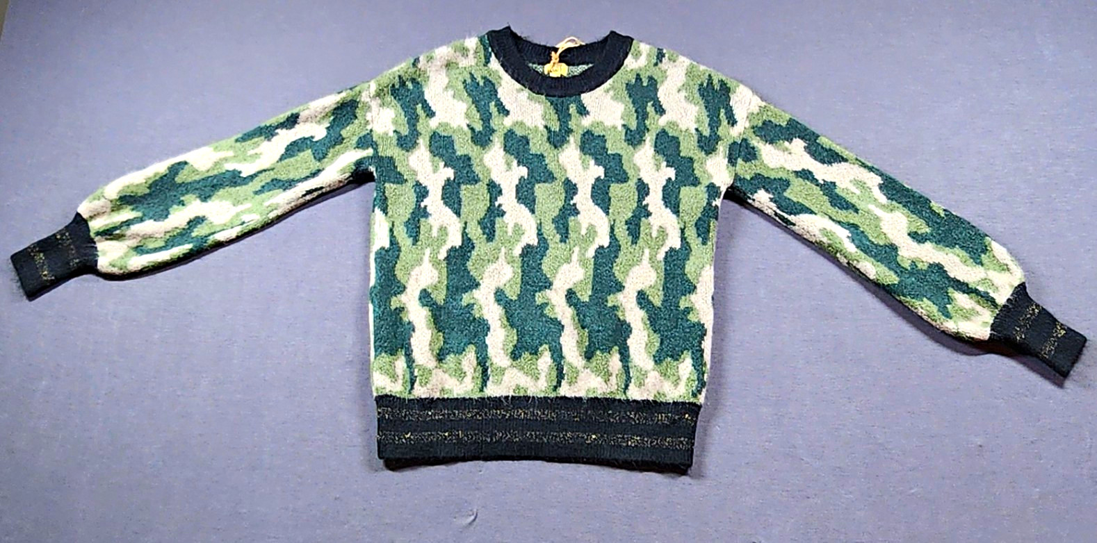 True Craft Camo Sweater Womens M NWT Green Camouflage Fuzzy Knit Crewneck