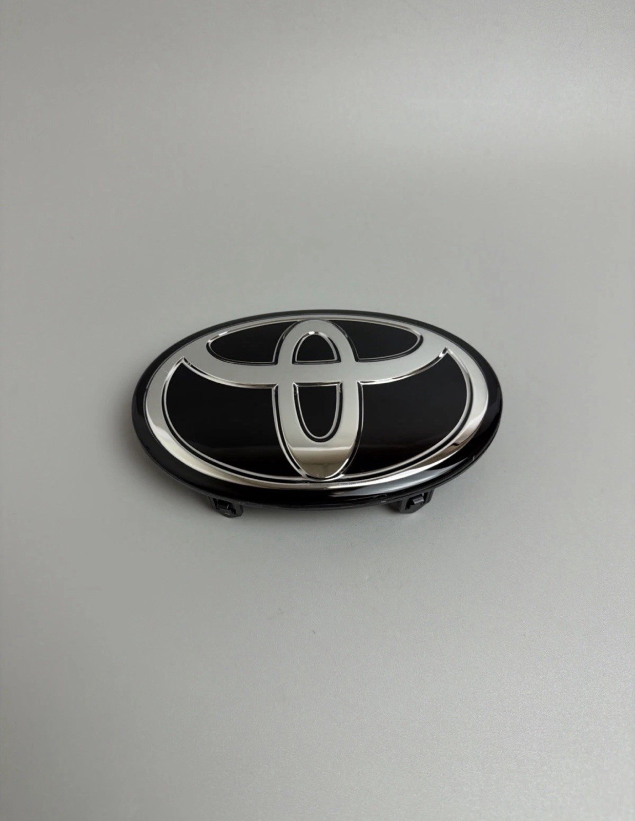 For TOYOTA COROLLA 17-19 Emblem RAV4 AVALON 15-18 C-HR 17-19 Front Grille Logo For TOYOTA COROLLA 17-19 Emblem RAV4 AVALON 15-18 C-HR 17-19 Front Grille Logo