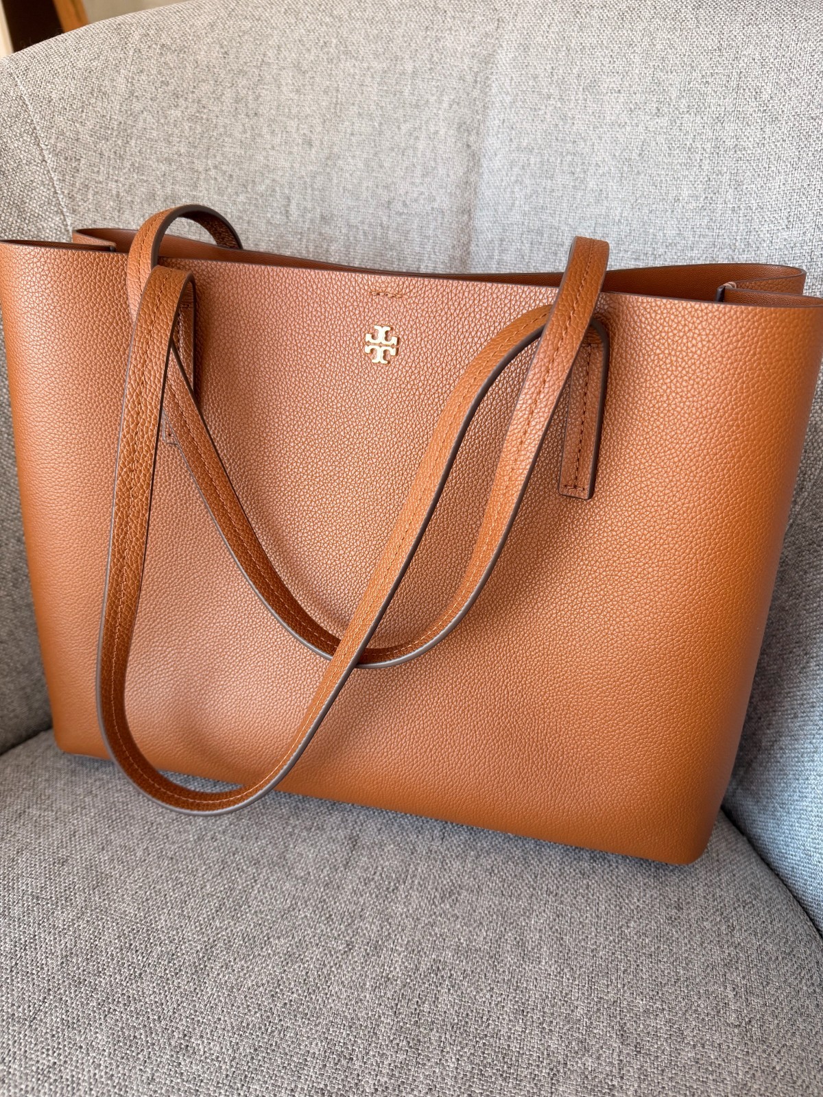 NWT TORY BURCH Blake Tote Brown Pebbled Leather Gold Logo Shoulder Bag NWT TORY BURCH Blake Tote Brown Pebbled Leather Gold Logo Shoulder Bag