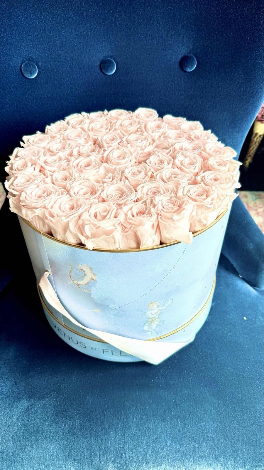 Venus Et Fleur Classic Round Rose Box Arrangement Of 44 Blush Pink Real Flowers
