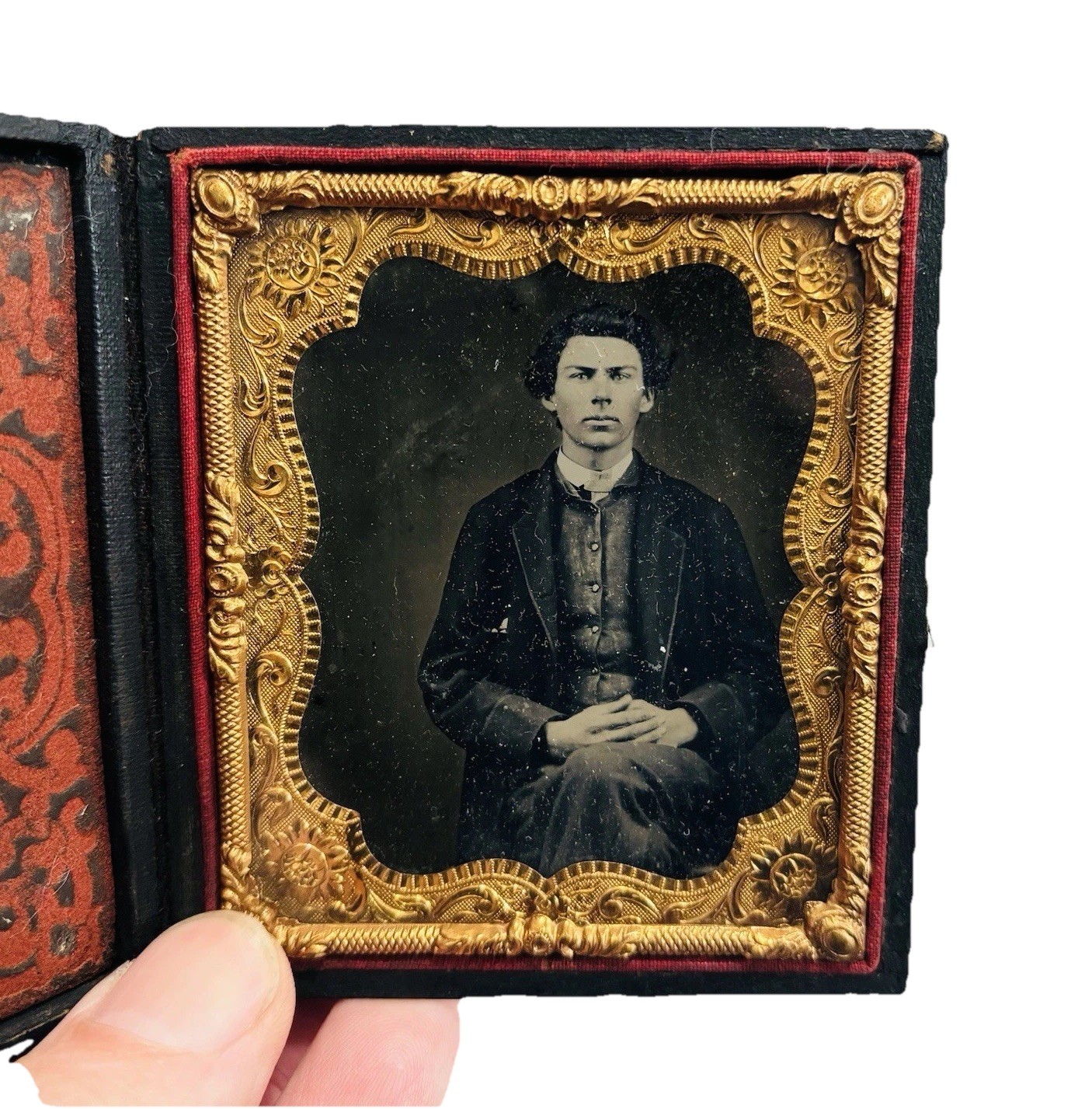 Antique 1/6 Plate Daguerreotype Handsome Man Posing in Case Nice Condition Antique 1/6 Plate Daguerreotype Handsome Man Posing in Case Nice Condition