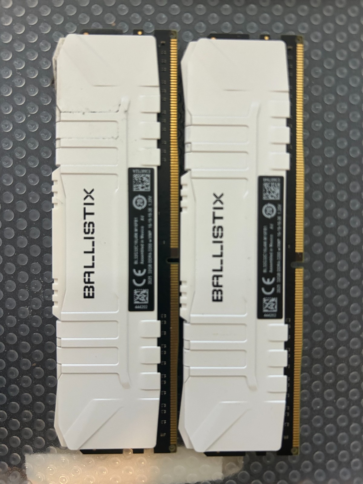Crucial Ballistix 64GB (2x32GB) DDR4 3200MHz CL16 Desktop RAM White BL2K32G32C16