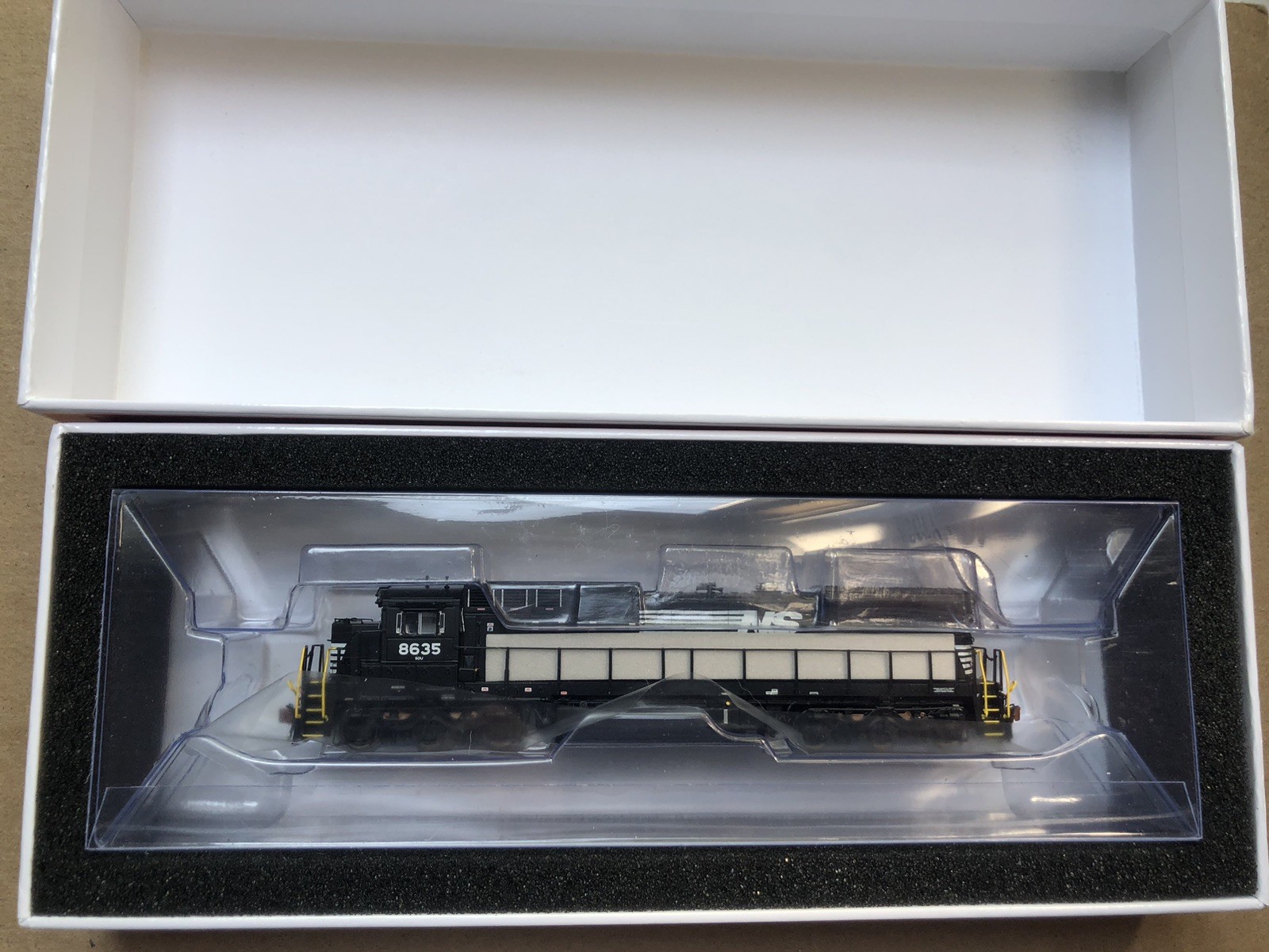 N Scale Scaletrains Norfolk Southern C39-8 Phase II NS #8635 DC/Analog Only