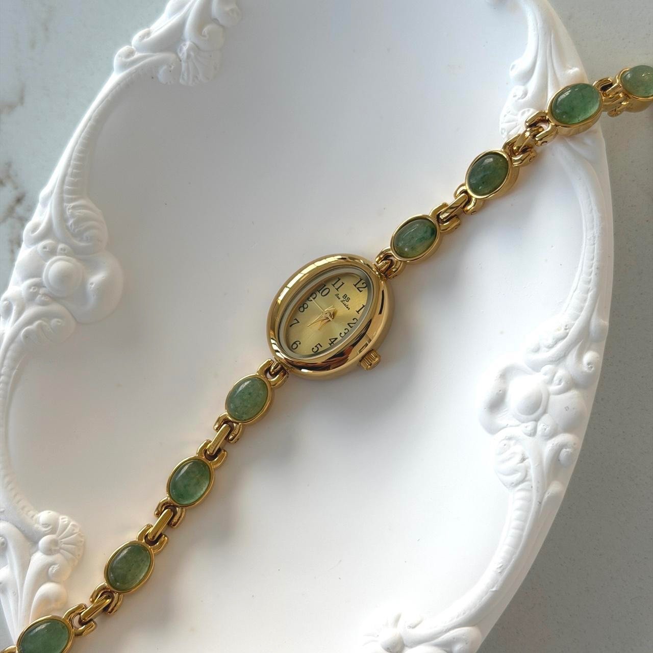 Sku0446 Vintage Gold and Green Gemstones Women Bracelet Quartz Watch + gift bag Sku0446 Vintage Gold and Green Gemstones Women Bracelet Quartz Watch + gift bag