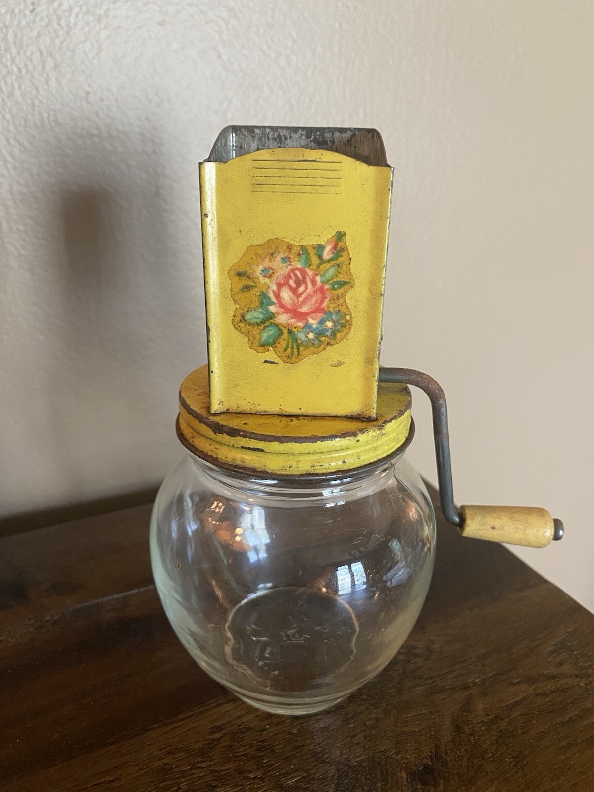 Vintage Androck Hazel Atlas Nut Chopper Grinder #5935 Yellow Floral Metal Top Vintage Androck Hazel Atlas Nut Chopper Grinder #5935 Yellow Floral Metal Top