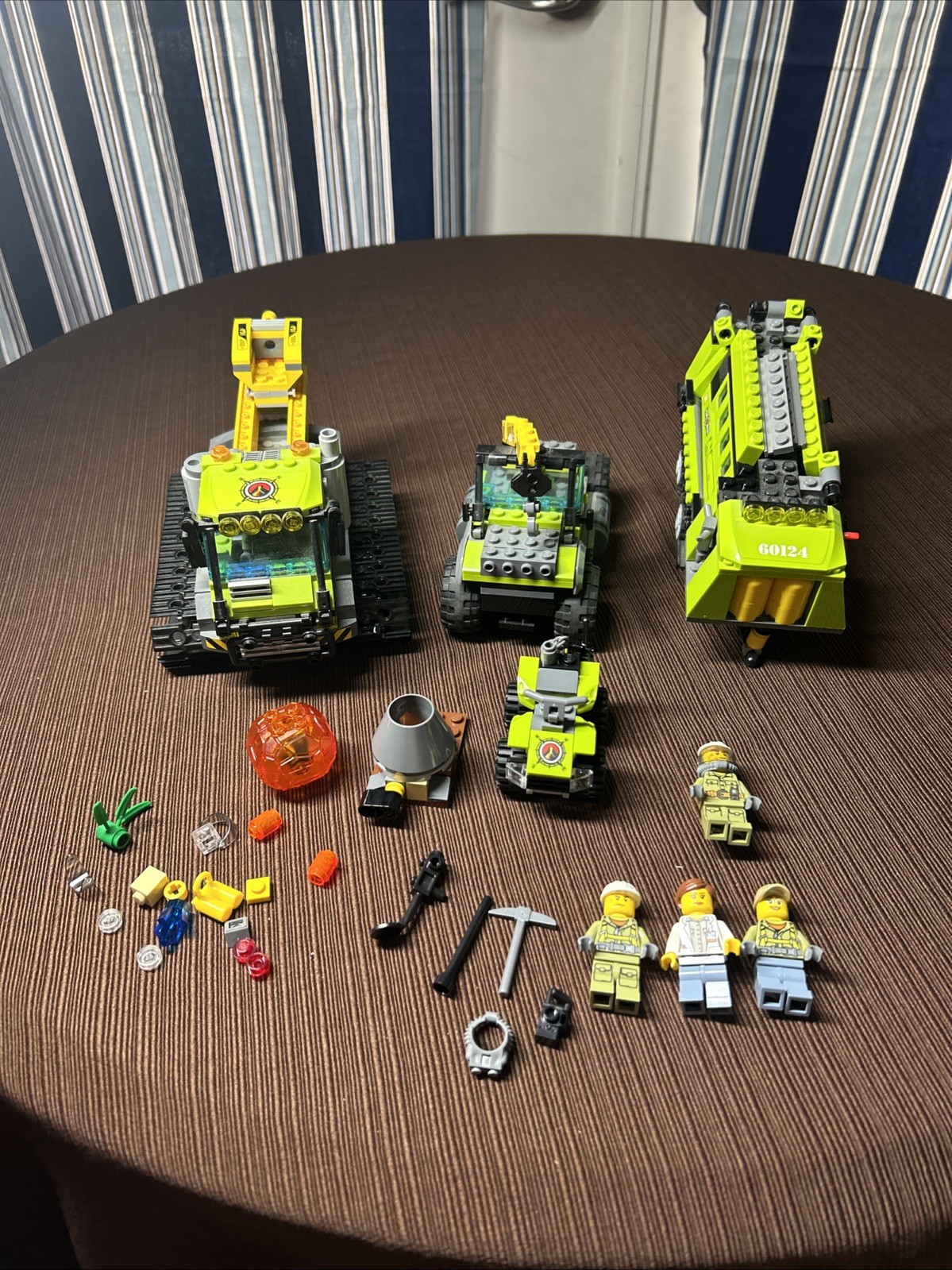 LEGO City 60124 Volcano Exploration Base Nearly Complete Retired Minifigures