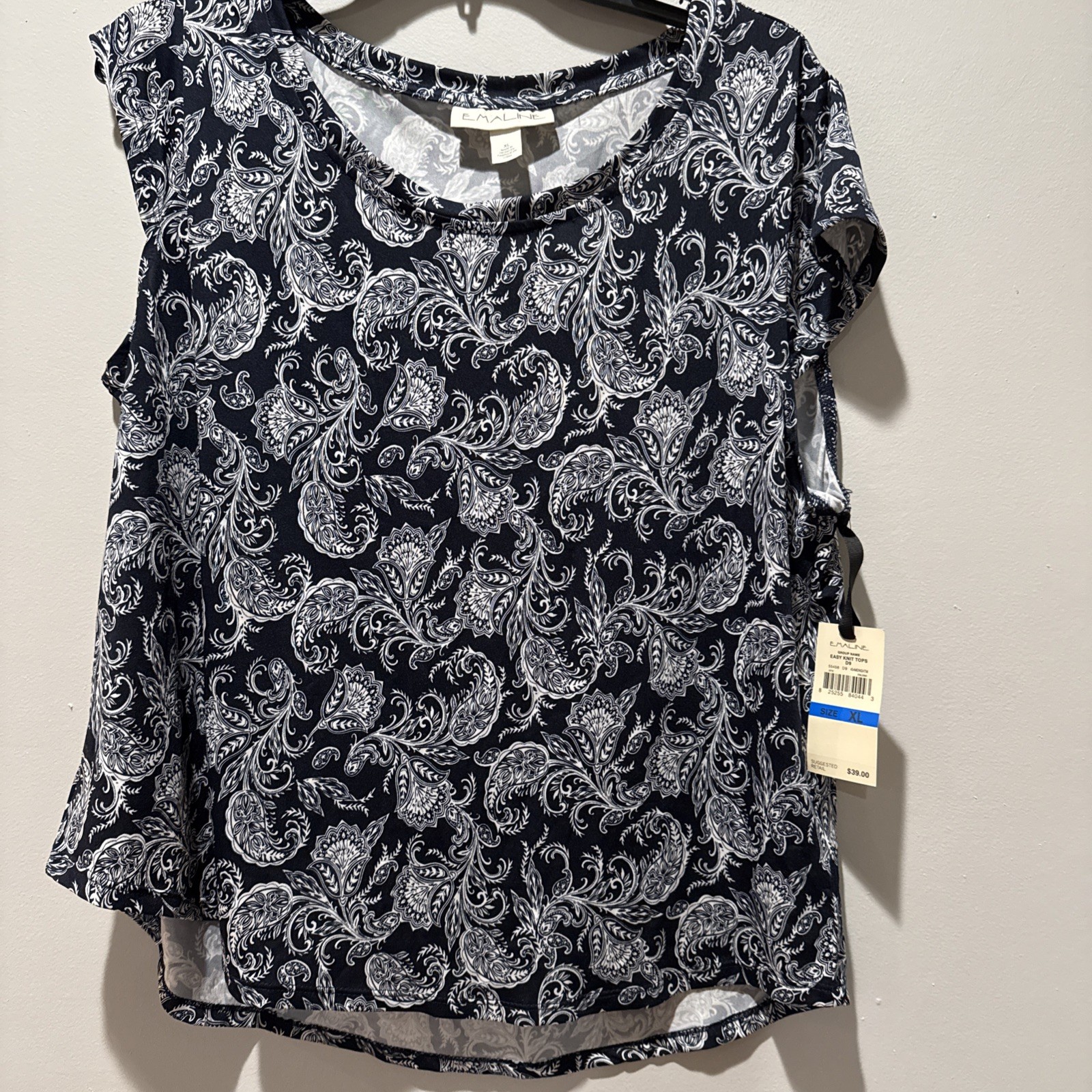 Emaline Woman’s Petite Sz PL Cap Sleeve Scoop Neck Midnight Floral Print Top Emaline Woman’s Petite Sz PL Cap Sleeve Scoop Neck Midnight Floral Print Top