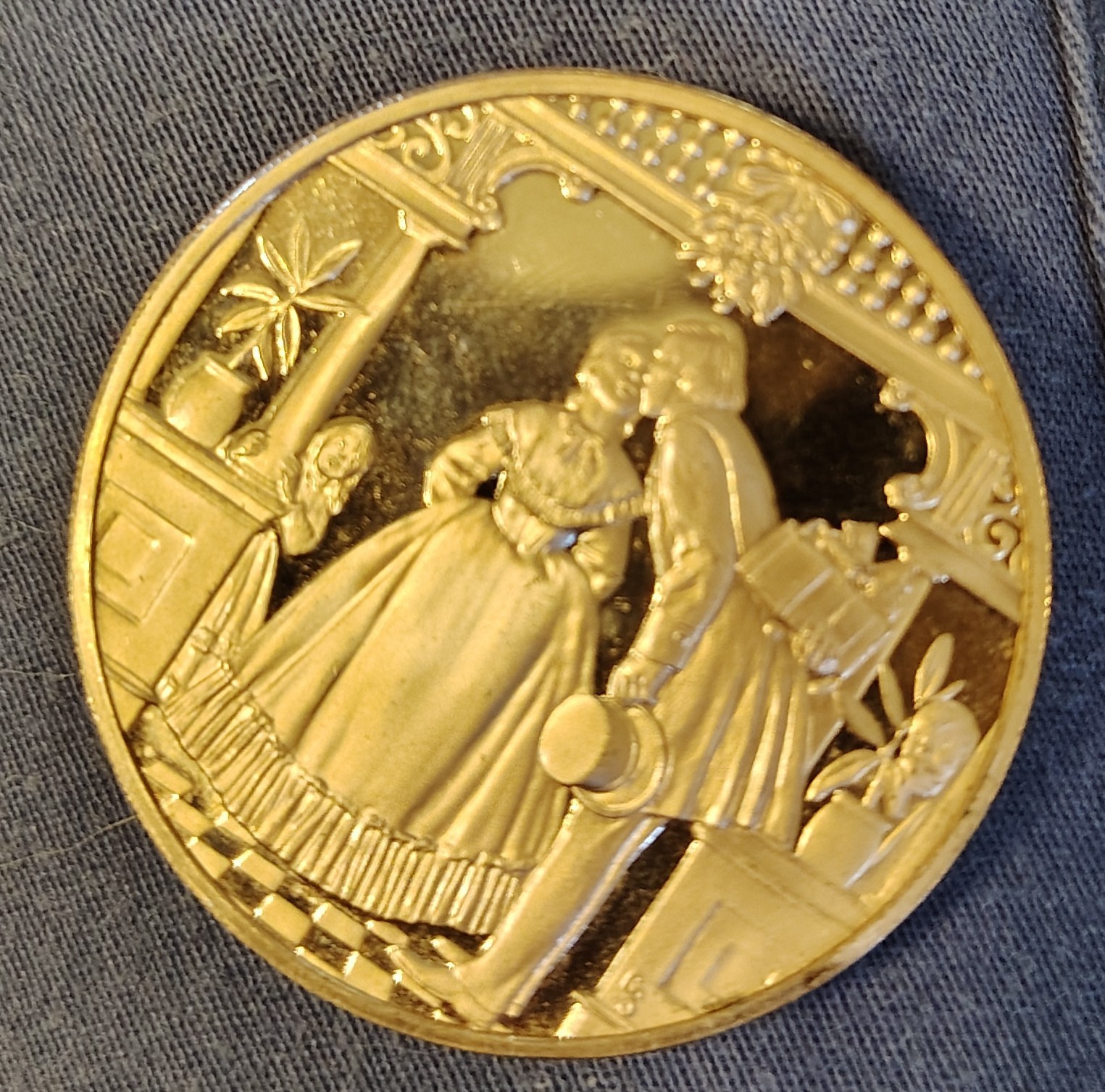1979 Franklin Mint Christmas coin 