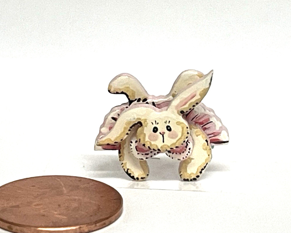 KAREN MARKLAND DOLLHOUSE MINIATURE  3-D HAND PAINTED BUNNY