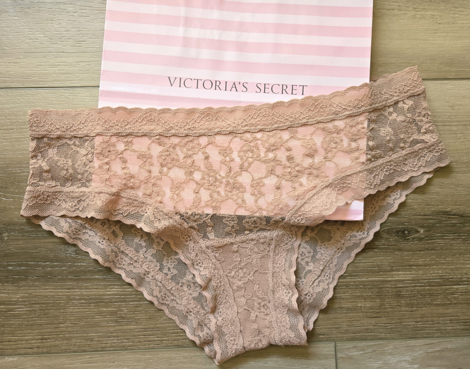 NWT Vintage Victoria\'s Secret Nude Sheer Nylon Lace Hiphugger Panties M NWT Vintage Victoria\'s Secret Nude Sheer Nylon Lace Hiphugger Panties M