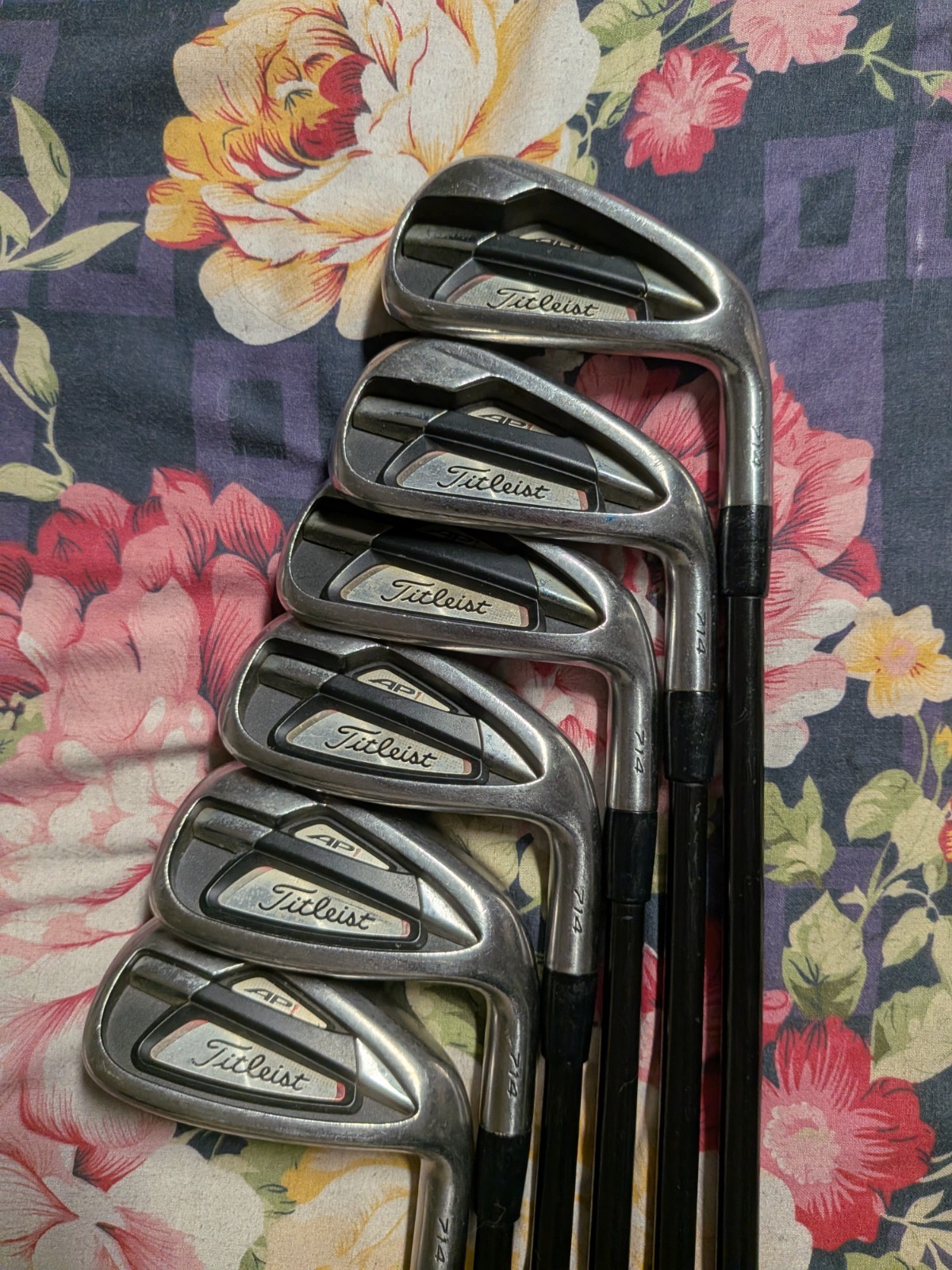 Titleist AP1 714 Iron Set 5-PW Graphite Shaft Regular Flex Golf Pride Grips RH Titleist AP1 714 Iron Set 5-PW Graphite Shaft Regular Flex Golf Pride Grips RH
