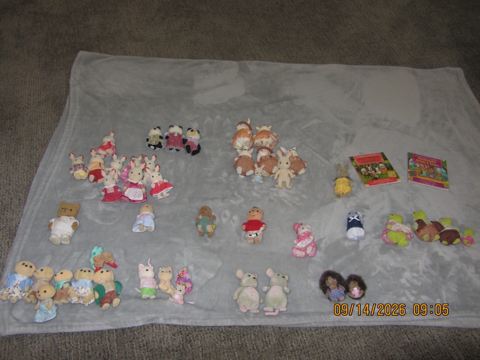 EPOCH SYLVANIAN CALICO CRITTERS WOODZEEZ MIXTURE LOT OF 44 ANIMALS 1985-2017 EPOCH SYLVANIAN CALICO CRITTERS WOODZEEZ MIXTURE LOT OF 44 ANIMALS 1985-2017