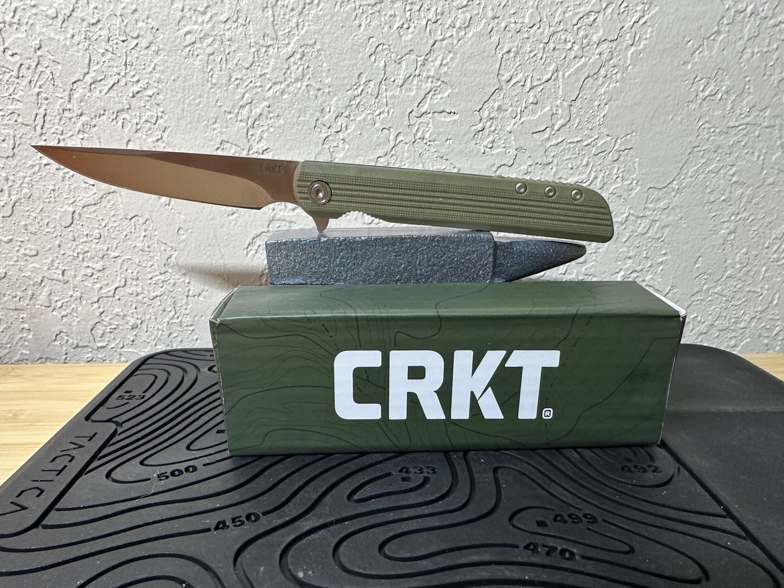 CRKT LCK + 3802K Assisted Pocketknife GRN Handle 8Cr13MoV Plain Liner New CRKT LCK + 3802K Assisted Pocketknife GRN Handle 8Cr13MoV Plain Liner New