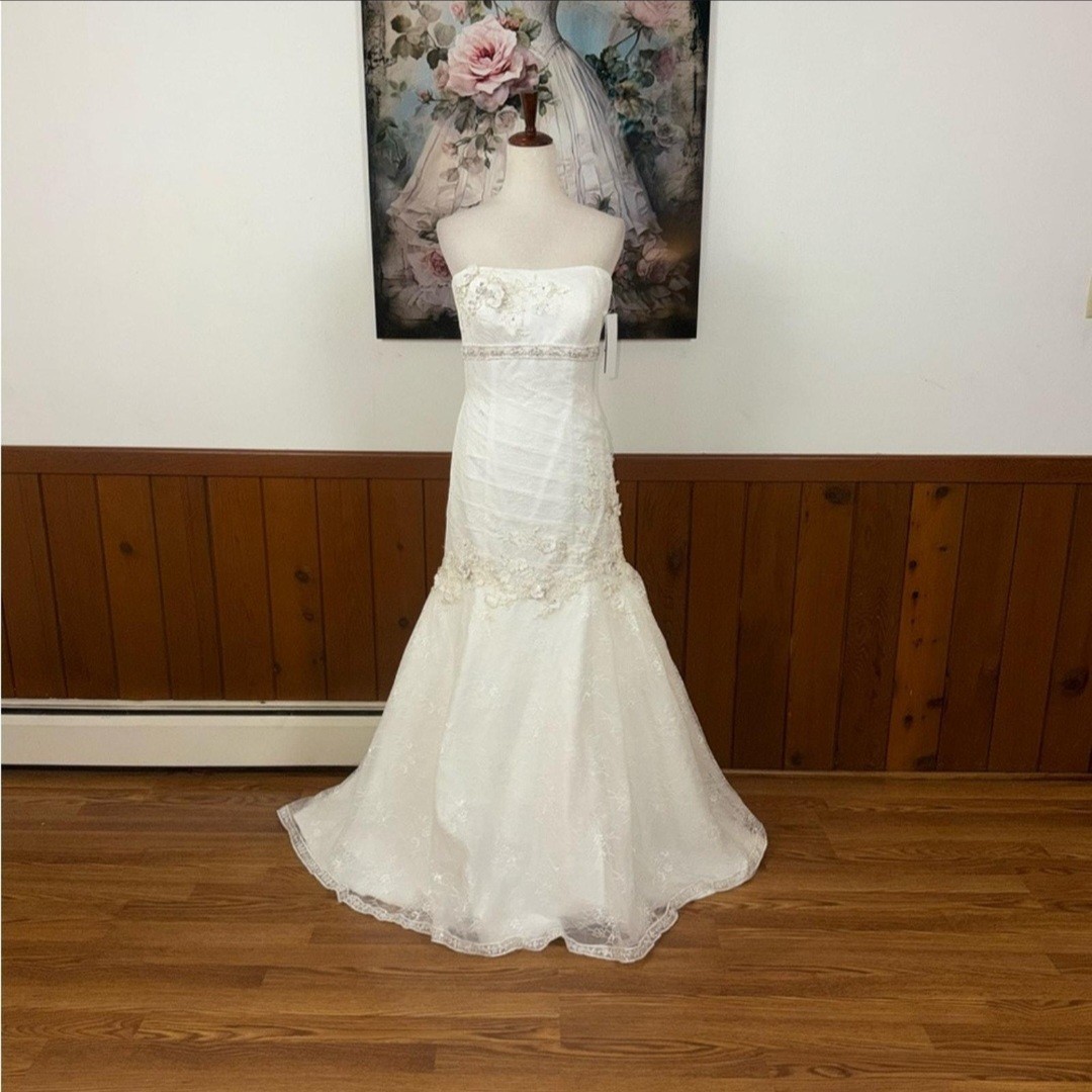 Oleg Cassini Ivory Strapless Mermaid Lace Beaded Wedding Dress Size 10 CWG377 Oleg Cassini Ivory Strapless Mermaid Lace Beaded Wedding Dress Size 10 CWG377