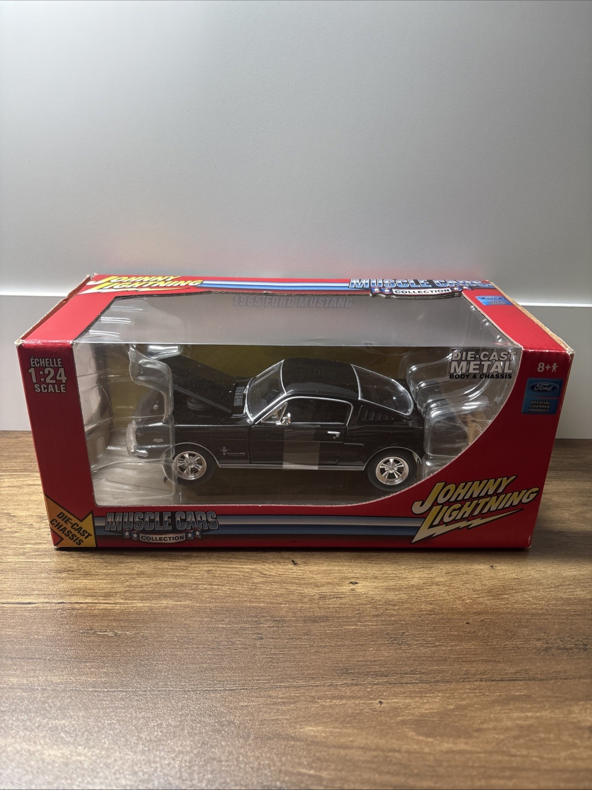 2006 Johnny Lightning Muscle Cars Collection 1965 Ford Mustang 1/24 (Box Wear)