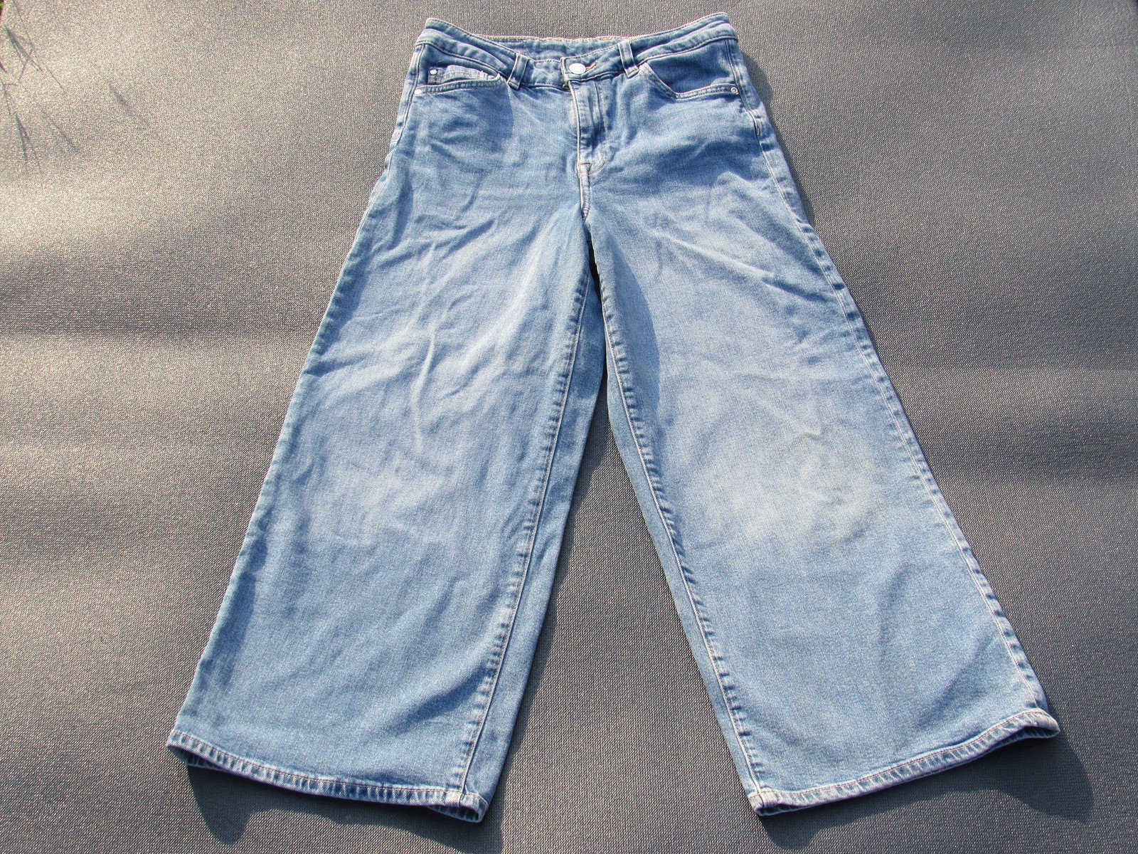 H&M &DENIM Women\'s US 4 High Waist Wide Leg Culotte Jeans Light Blue Wash