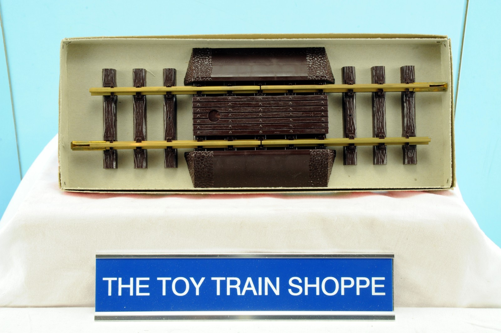 LGB 1000 T G GAUGE GRADE CROSSING. BRASS RAILS. NEW IN BOX.