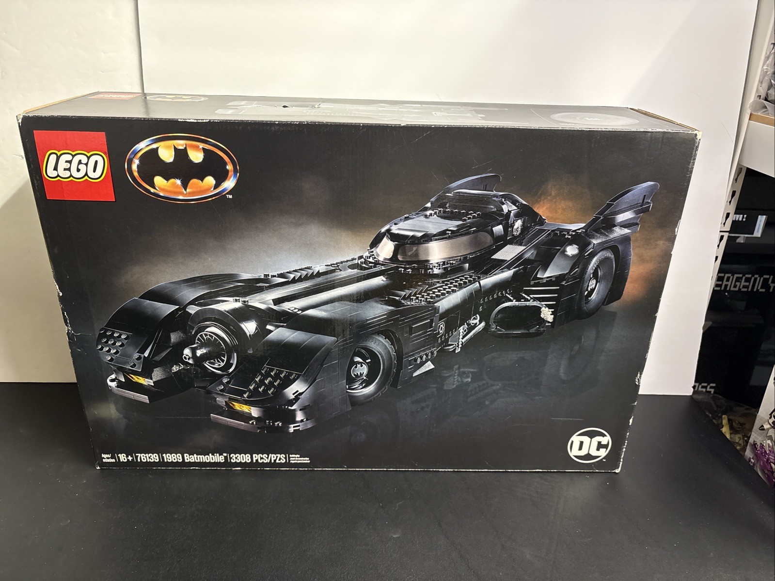LEGO Batman 1989 Batmobile 76139 New LEGO Batman 1989 Batmobile 76139 New