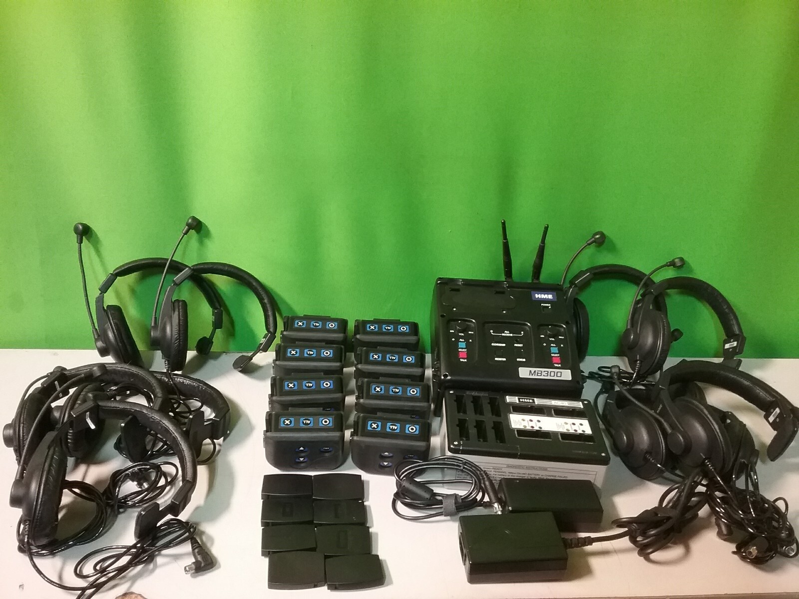 HME BP300 8x Ear Head St 10x Batt. 8x MB300 Intercom Base & AC40 Charger HME BP300 8x Ear Head St 10x Batt. 8x MB300 Intercom Base & AC40 Charger