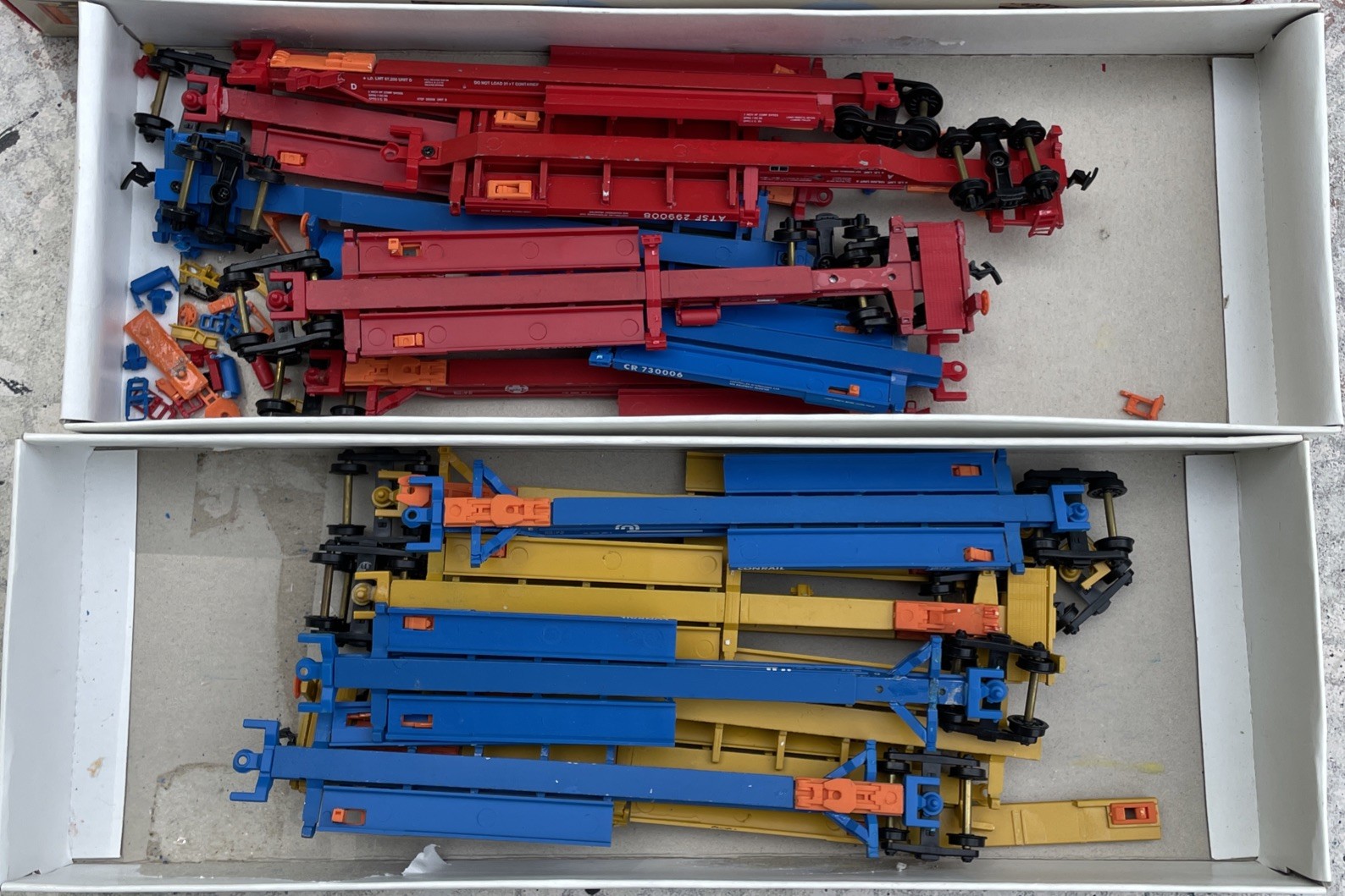 HO Walthers Spine Car’s Two Boxes
