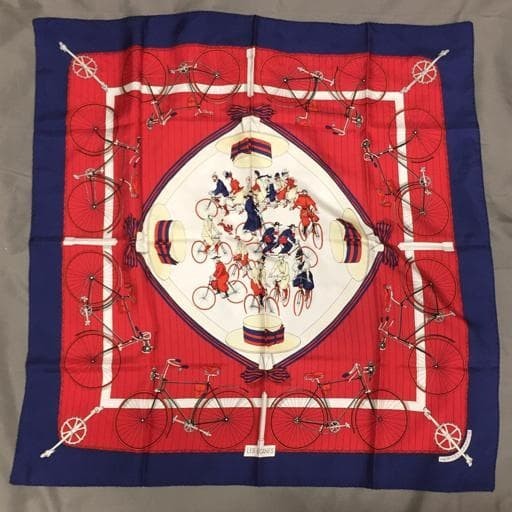 HERMES Carre 90 LES BECANES Silk Scarf