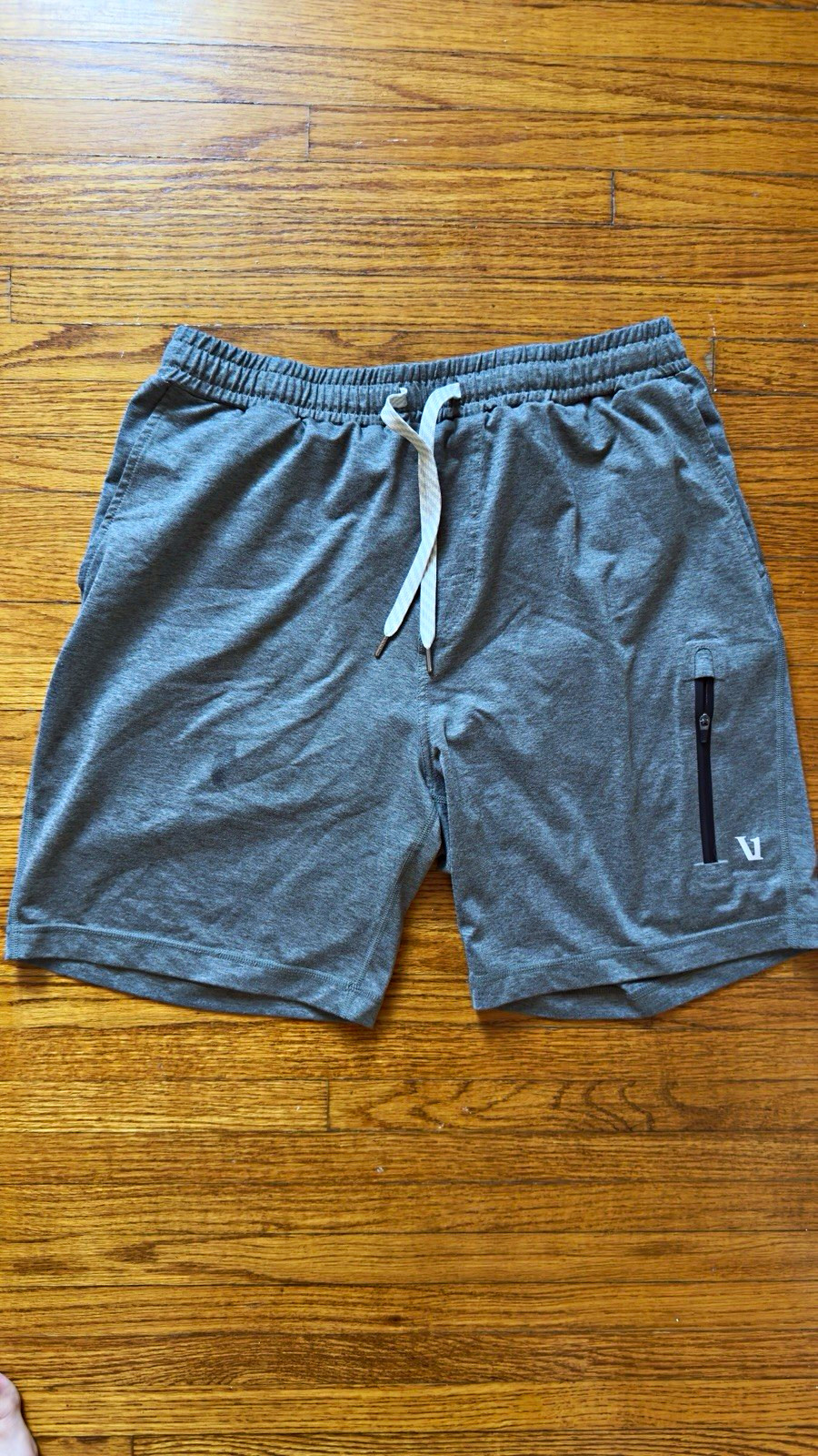 Vuori Men’s Gray Athletic Shorts Size L 8\ Vuori Men’s Gray Athletic Shorts Size L 8\