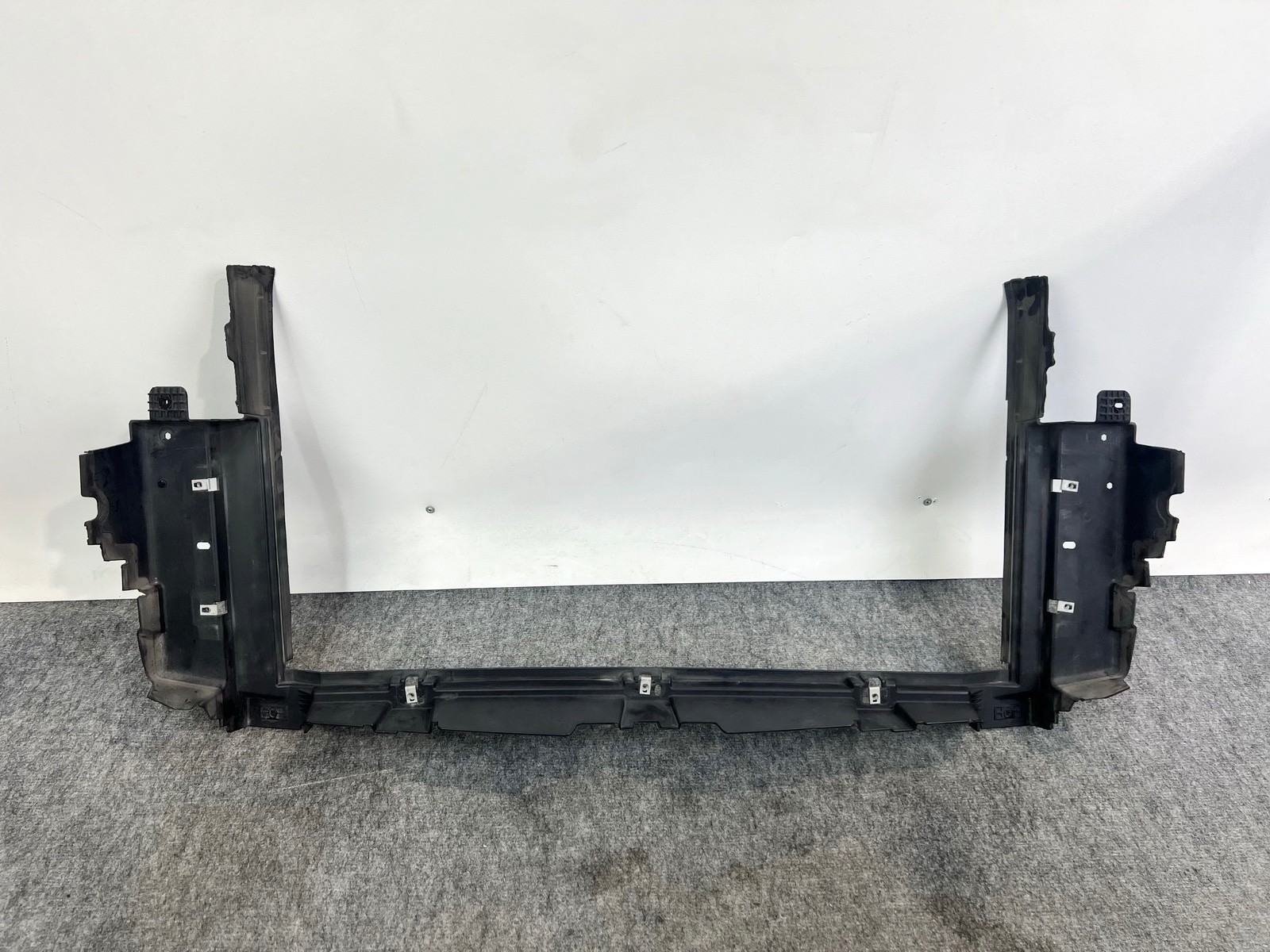 18-21 BUICK ENCLAVE COOLING RADIATOR UPPER AIR BAFFLE BEZEL MOLDING PANEL OEM