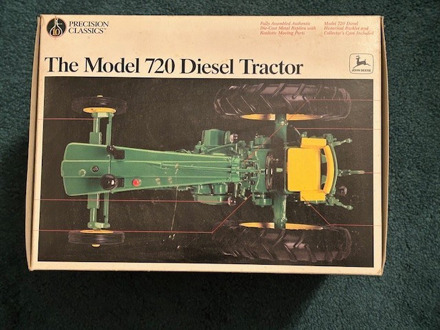 Precision Classics 1:16 John Deere 720 Diecast Tractor - 5832 Precision Classics 1:16 John Deere 720 Diecast Tractor - 5832