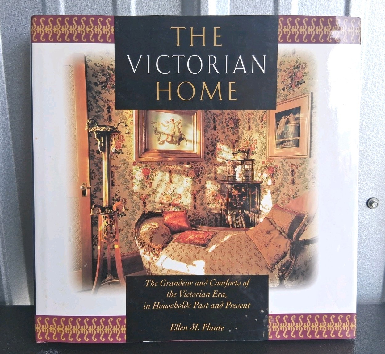 The Victorian Home: The Grandeur and Comforts of the Victorian Era 1995 HCDJ