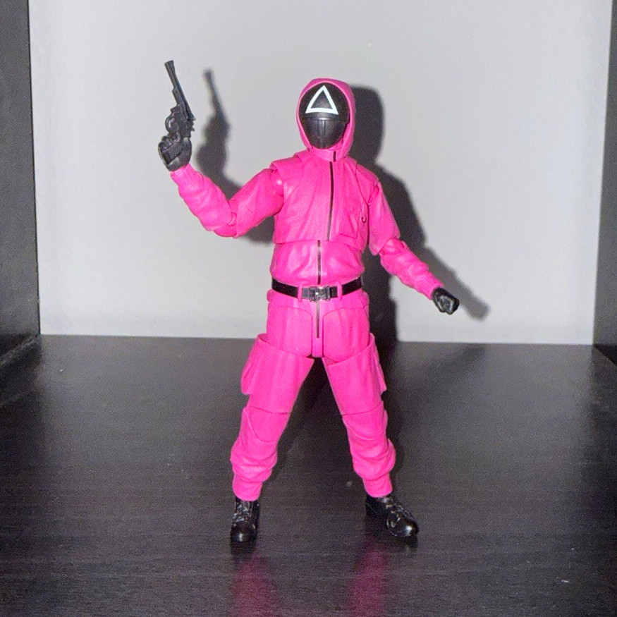 SHF-Squid Game Masked Worker READ DESCRIPTION