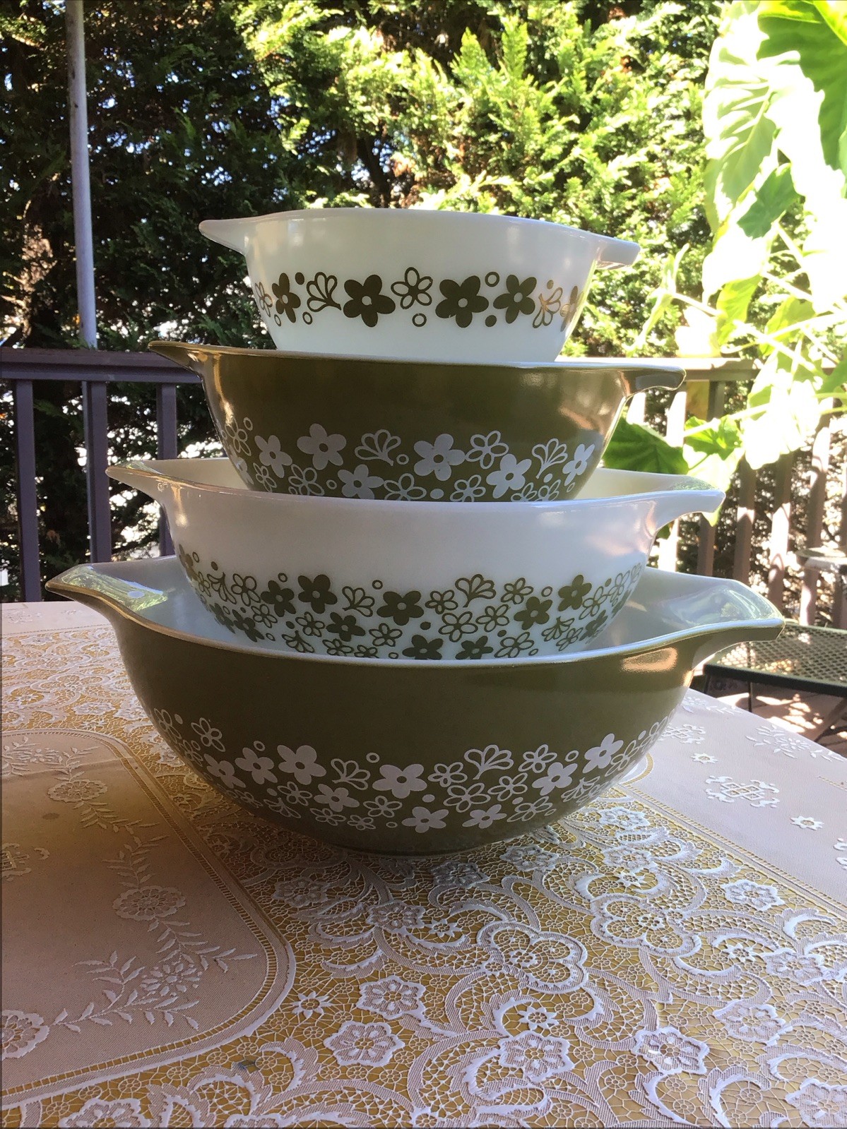 VINTAGE PYREX 1st Edition Spring Blossom Crazy Daisy Cinderella Mixing Bowl Set