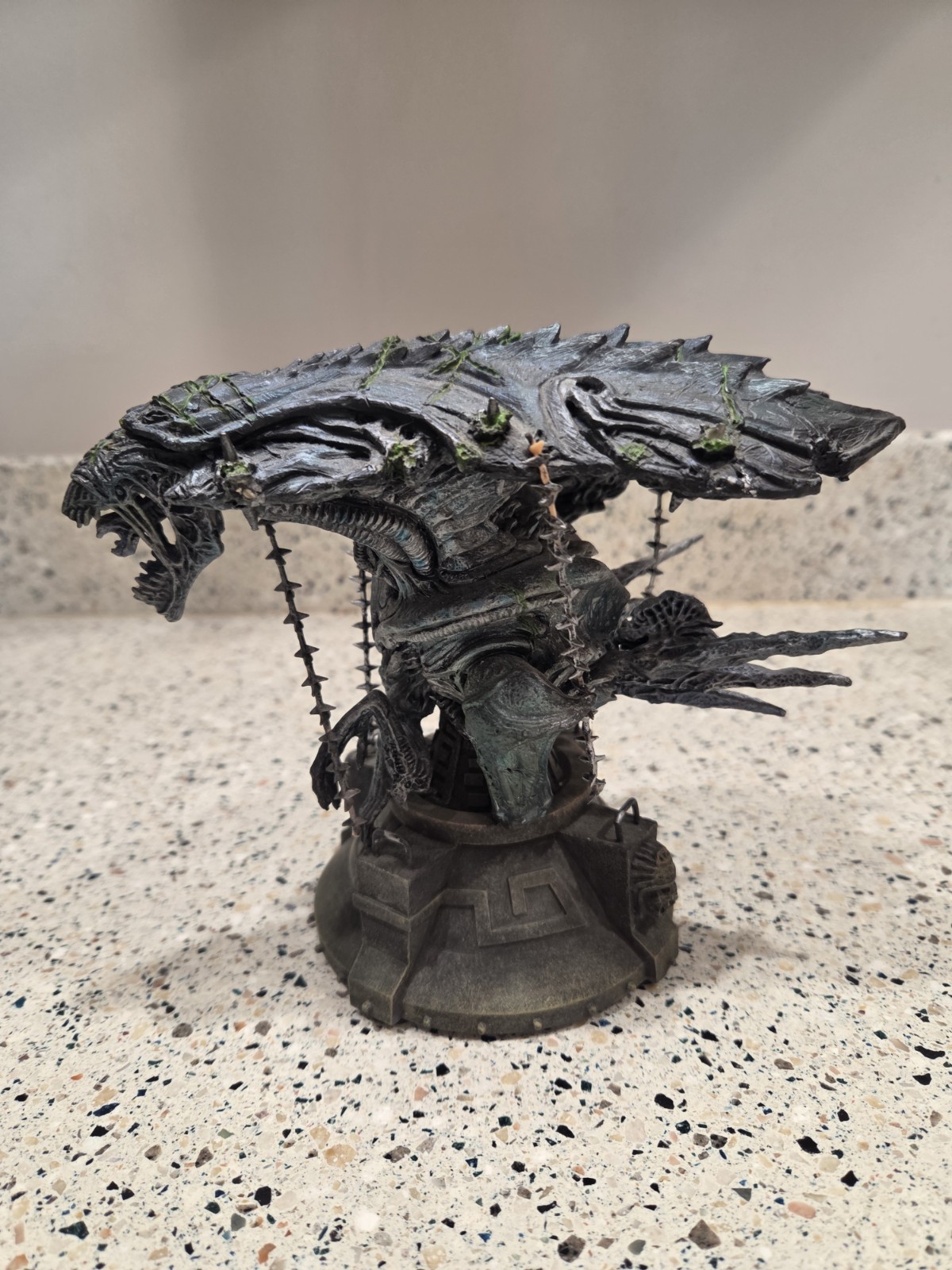Captive Alien Queen Alien Vs. Predator AVP 2004 Palisades Figure Limited Edition Captive Alien Queen Alien Vs. Predator AVP 2004 Palisades Figure Limited Edition