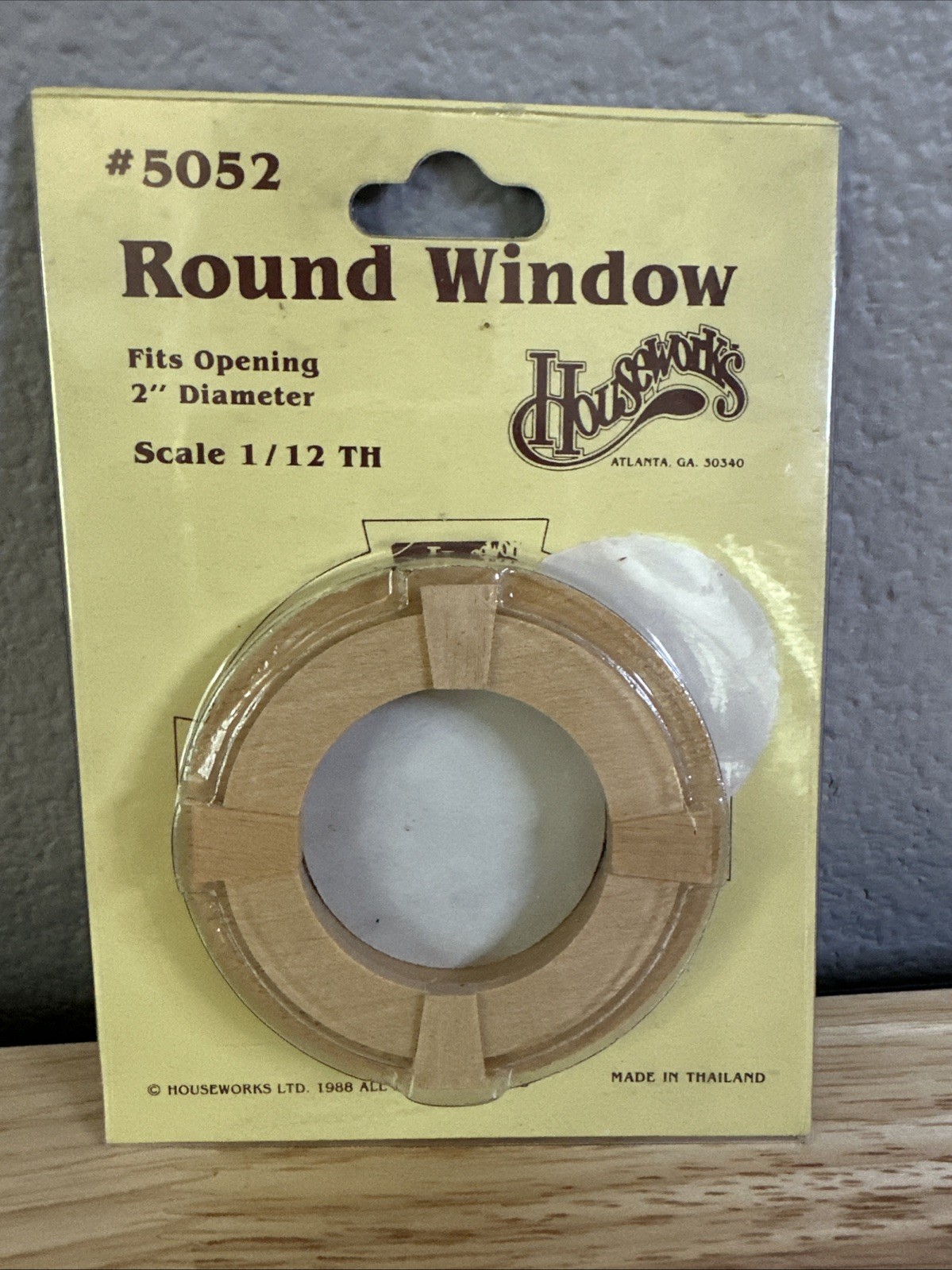 Houseworks Dollhouse Round Window #5052 1:12 Scale Houseworks Dollhouse Round Window #5052 1:12 Scale