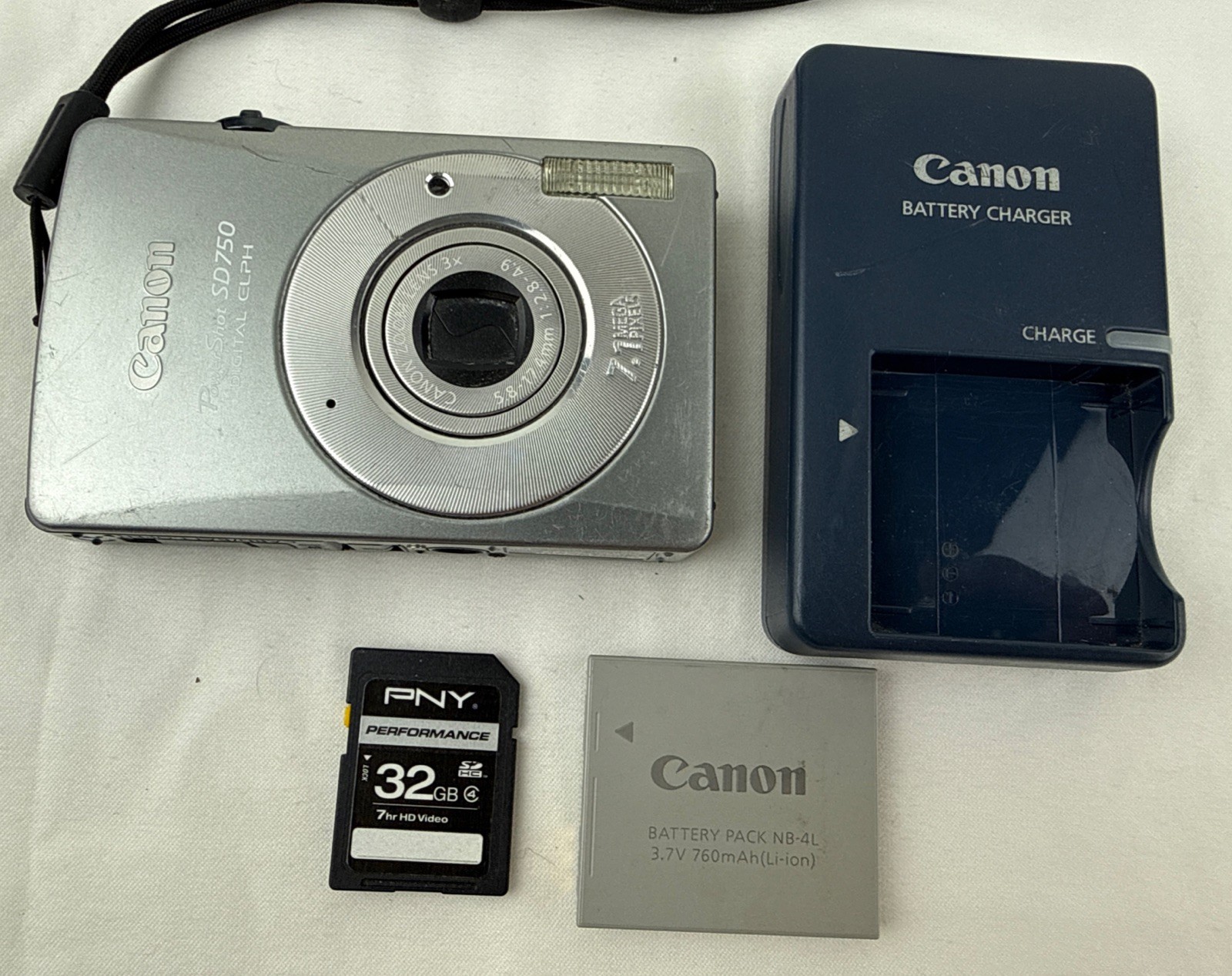 Cannon PowerShot Digital Camera SD750 7.1 Silver Digital ELPH Bundle 32GB TESTED