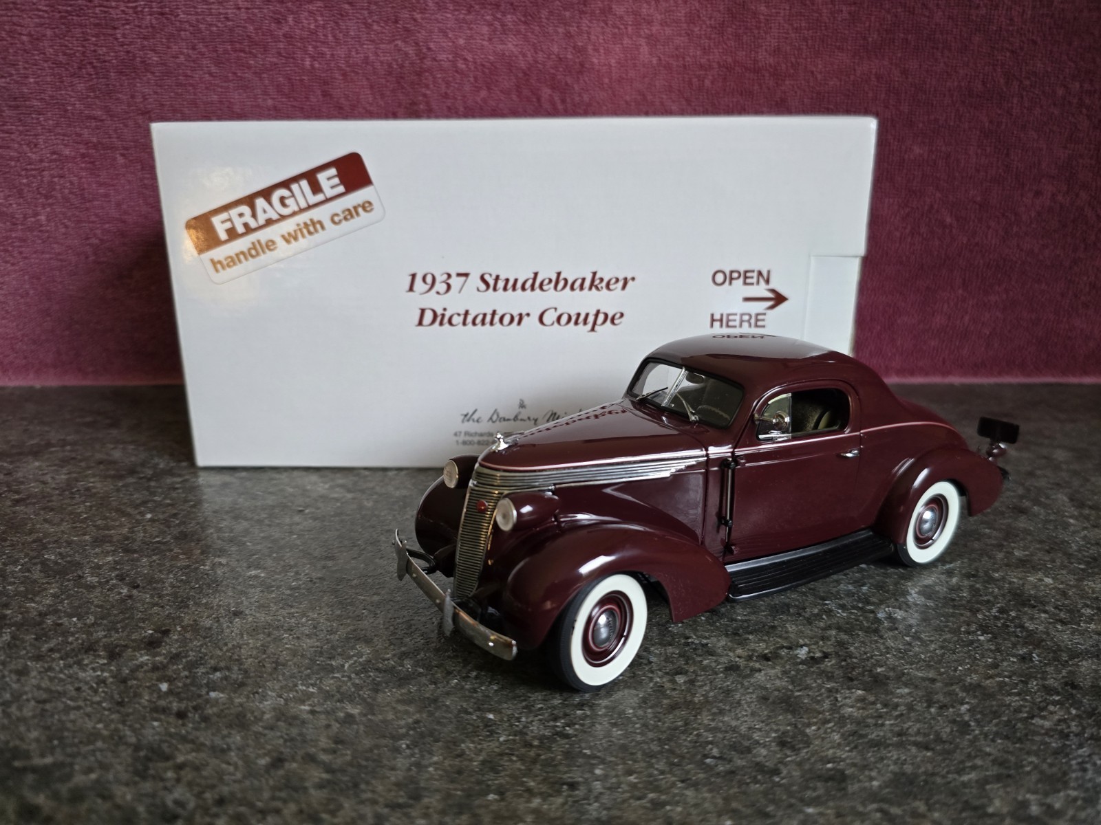Danbury Mint 1937 Studebaker Dictator \