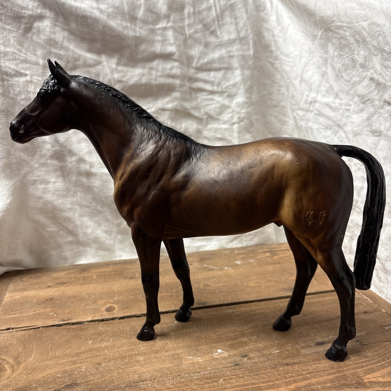 Vintage Breyer Traditional Horse Trakehner #54 Matte Bay 1979-1984 w/Breed Brand Vintage Breyer Traditional Horse Trakehner #54 Matte Bay 1979-1984 w/Breed Brand