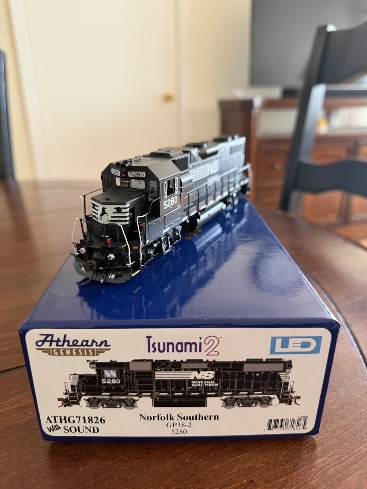 Athearn Genesis GP38-2 NS 5280 Tsunami Sound