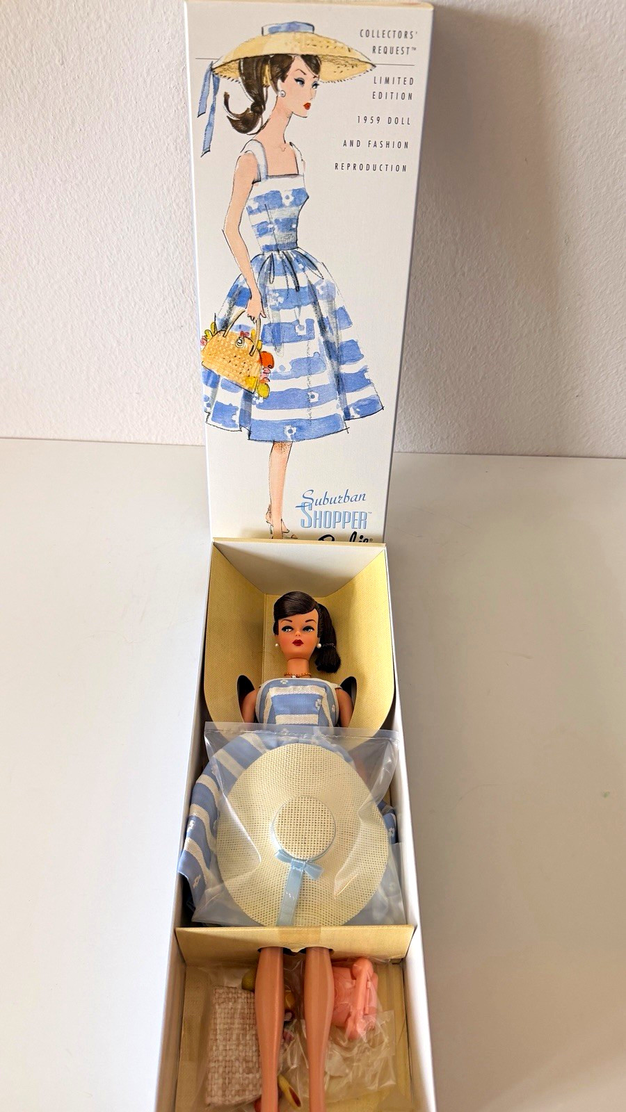 Barbie Collectors\' Request Suburban Shopper 1959 Repro Doll 11in MPN 28378 (A3)