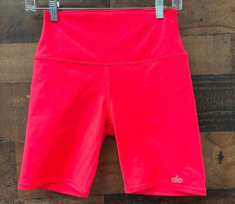 Alo Yoga Women\'s Hot Pink Coral Neon Fluorescent High Waist Biker Shorts S NEW Alo Yoga Women\'s Hot Pink Coral Neon Fluorescent High Waist Biker Shorts S NEW
