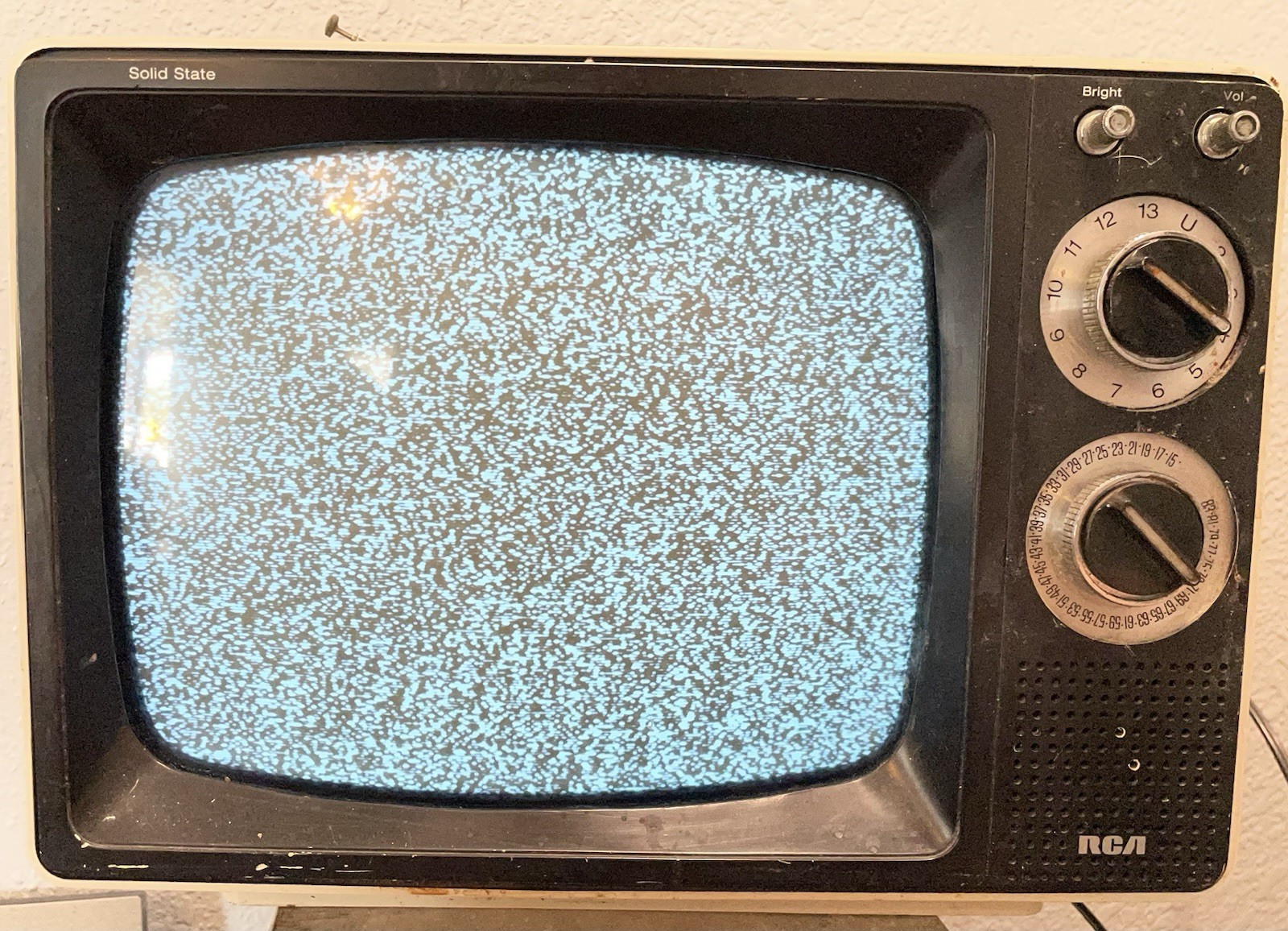 Vintage RCA Solid State Black & White TV - Works Dial Retro Television 70s 1980s Vintage RCA Solid State Black & White TV - Works Dial Retro Television 70s 1980s