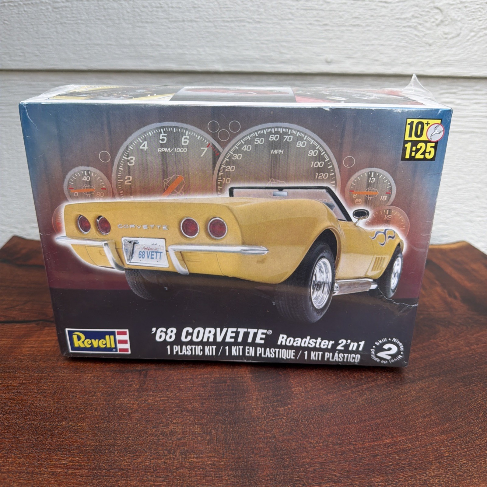 Revell 1968 Corvette Roadster 2’n1 Model Kit 1:25 Scale Sealed 85-2544 NIB 2011