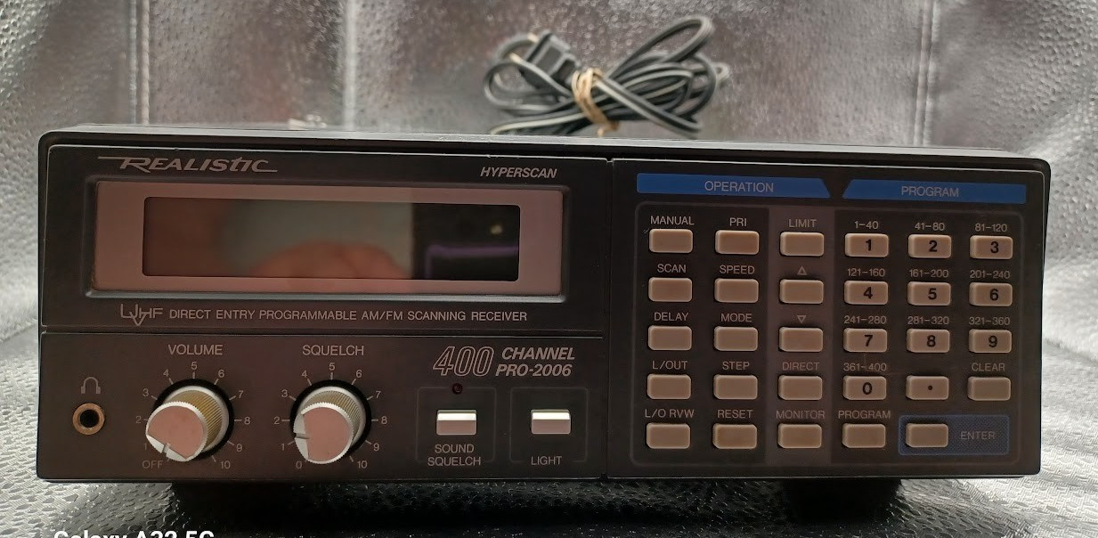 Realistic PRO-2006 Hyperscan 400 Channel Scanner Receiver 20-145A w/ BNC Antenna